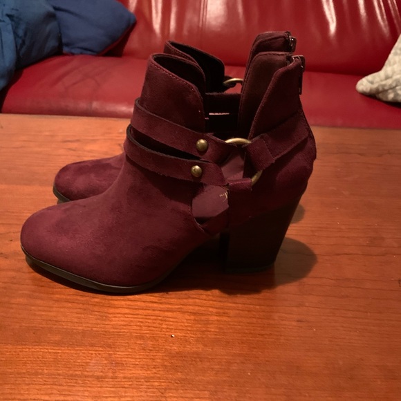 Deep purple velvet booties - Picture 2 of 3